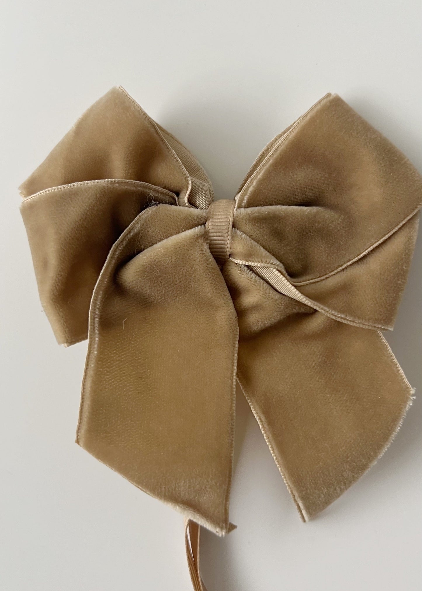 brown velvet bow napkin holder for perfect table setting / tablescapes