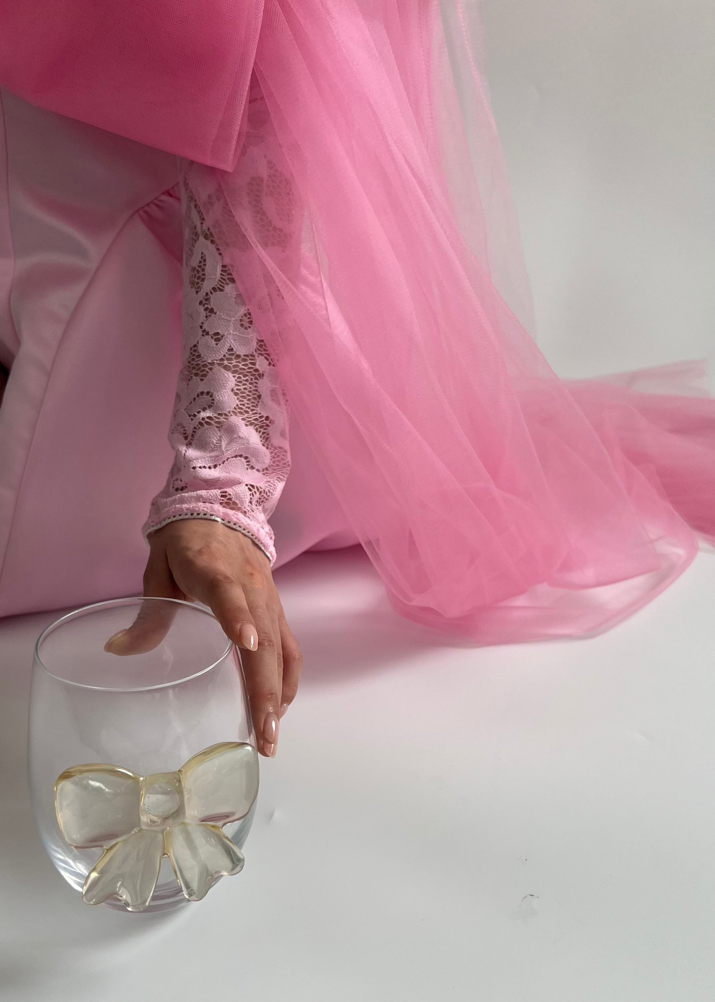 clear bow glasses for perfect table setting / tablescapes