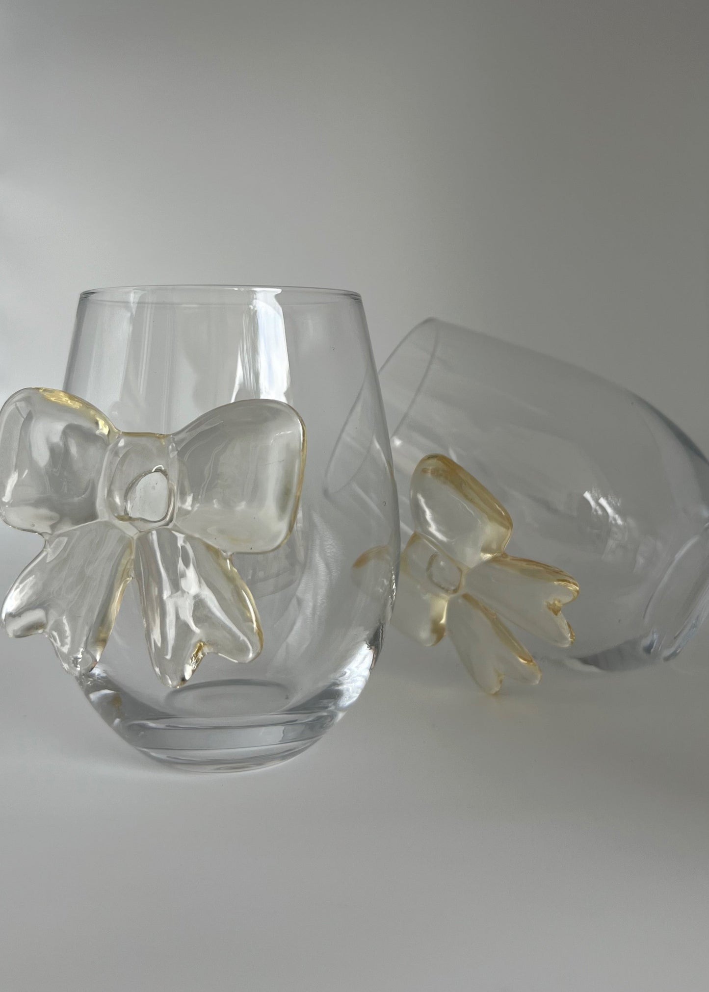 clear bow glasses for perfect table setting / tablescapes