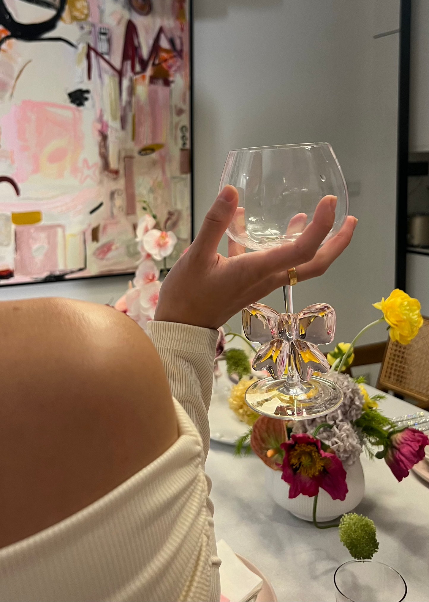 pink bow glasses for perfect table setting / tablescapes