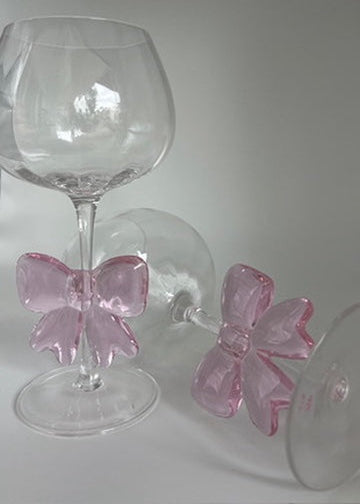 pink bow glasses for perfect table setting / tablescapes