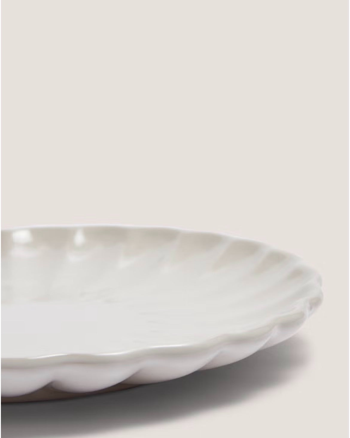 Close up view of the 21cm round ceramic side plate highlighting the durable white scalloped rim